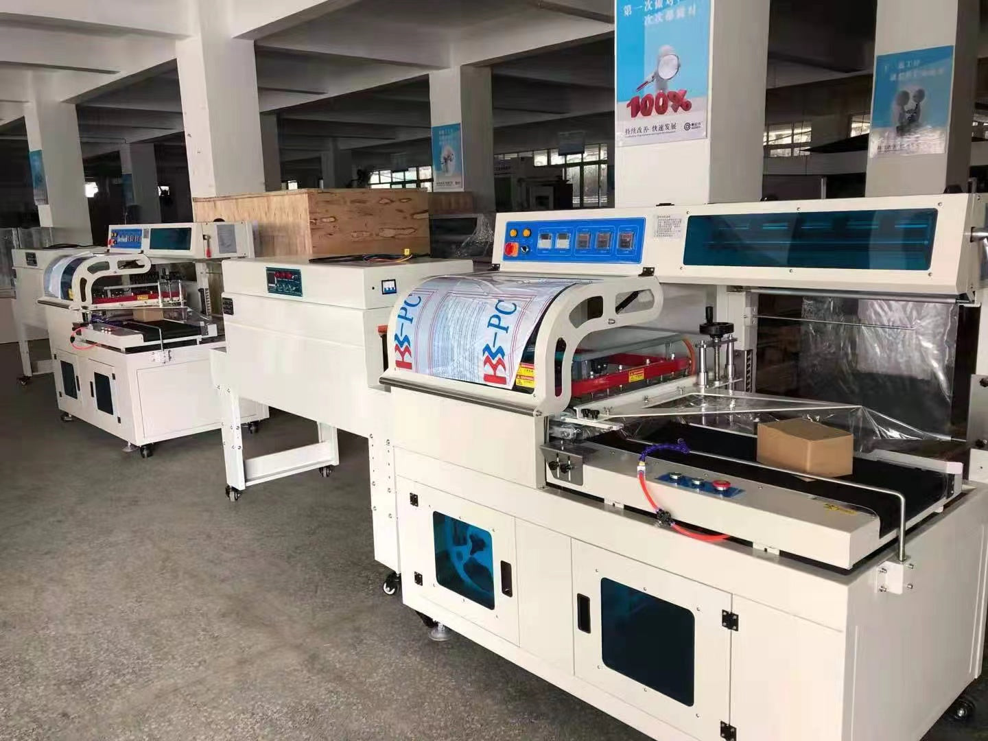 Automatic L-type sealing, cutting and shrinking disposable towels 10-50pcs automatic masks packing machine