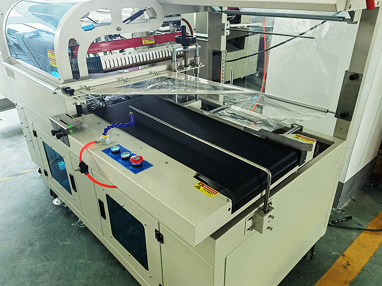 Automatic L-type sealing, cutting and shrinking disposable towels 10-50pcs automatic masks packing machine