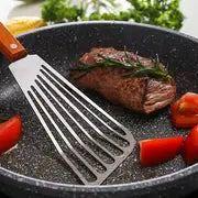 1pc Stainless Steel Frying Shovel For Egg Steak Fish Slice, Non-slip Frying Spatula, Leaky Shovel, Cookware, Kitchen Supplies